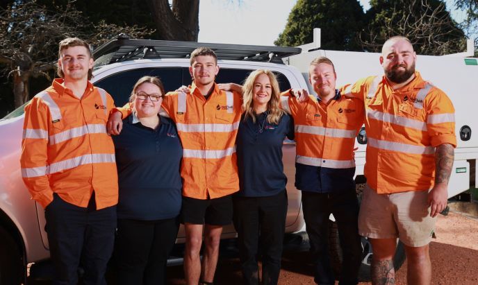 Level Plumbing Lithgow team photo – Aleck and Sarah Parry with their local plumbing team in Lithgow