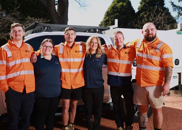 Level Plumbing Lithgow team photo – Aleck and Sarah Parry with their local plumbing team in Lithgow