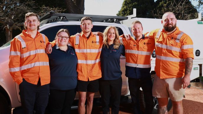 Level Plumbing Lithgow team photo – Aleck and Sarah Parry with their local plumbing team in Lithgow