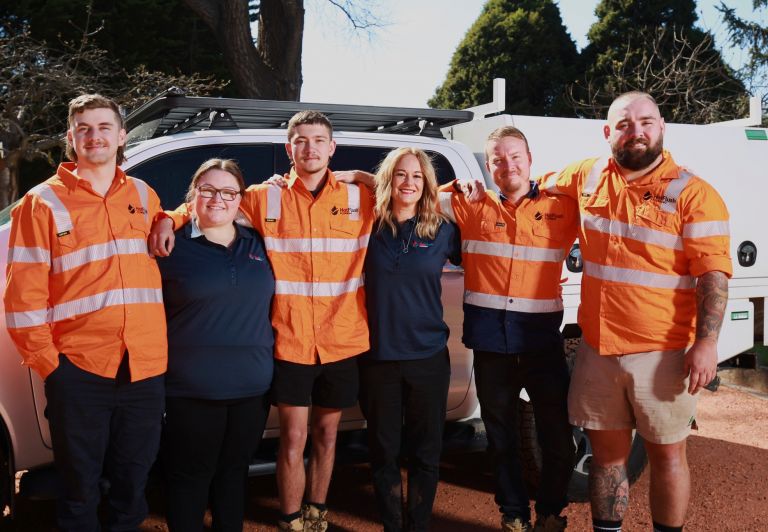 Level Plumbing Lithgow team photo – Aleck and Sarah Parry with their local plumbing team in Lithgow
